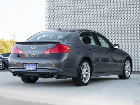 Used 2011 INFINITI G37 Journey w/ Premium Pkg image 4
