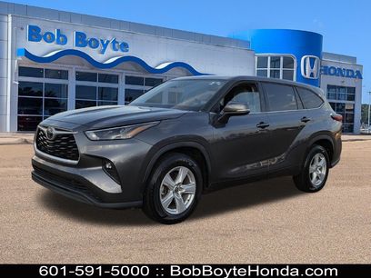 Used 2022 Toyota Highlander LE