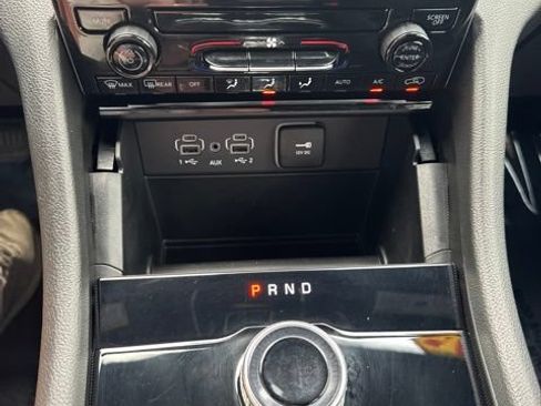 Used 2025 Jeep Grand Cherokee Laredo RWD image 19