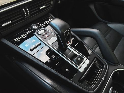 Used 2023 Porsche Cayenne image 26