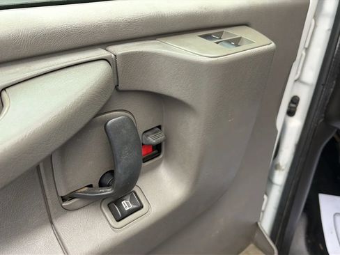 Used 2015 Chevrolet Express 2500 image 11