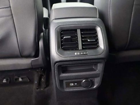 Used 2023 Volkswagen Tiguan SE image 46