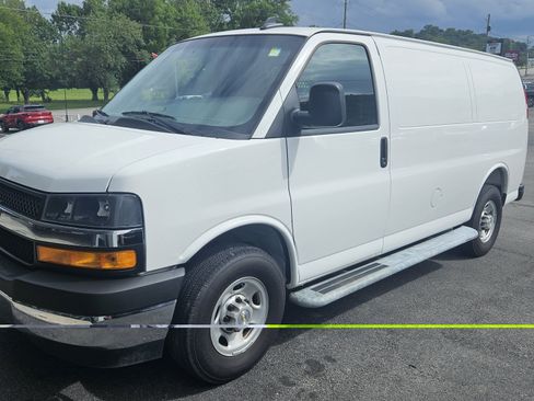 Used 2025 Chevrolet Express 2500 w/ Driver Convenience Package RWD image 5