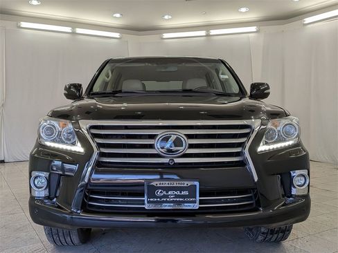 Used 2015 Lexus LX 570 4WD image 3