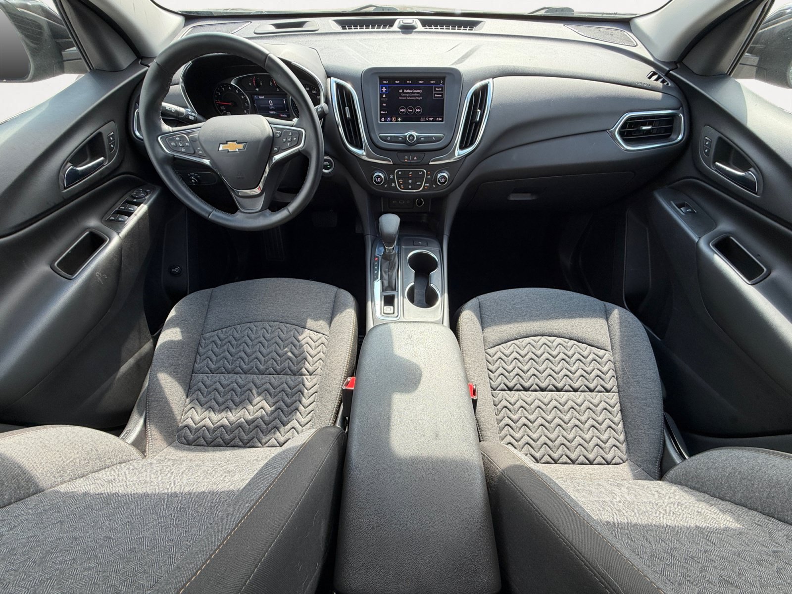 Used 2024 Chevrolet Equinox LT FWD image 2