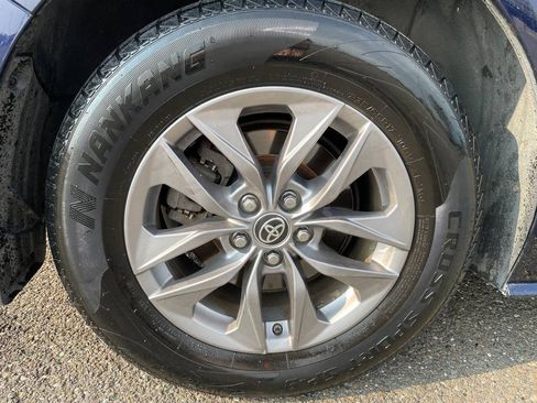 Used 2023 Toyota Sienna XLE AWD/4WD image 33