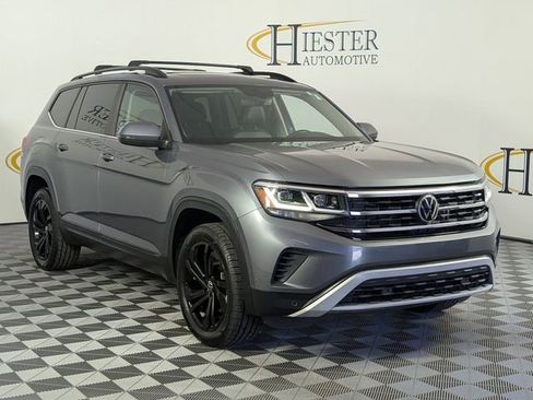 Used 2023 Volkswagen Atlas SE AWD/4WD image 2