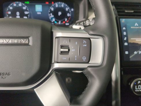 Certified 2025 Land Rover Discovery Dynamic SE image 16