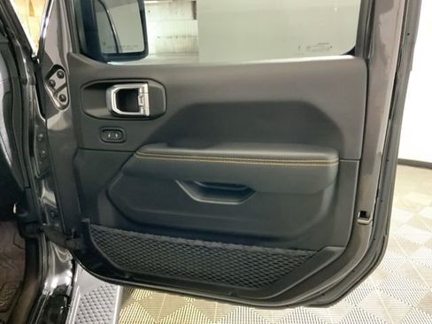 Used 2025 Jeep Wrangler Unlimited Sahara w/ Technology Group AWD/4WD image 28