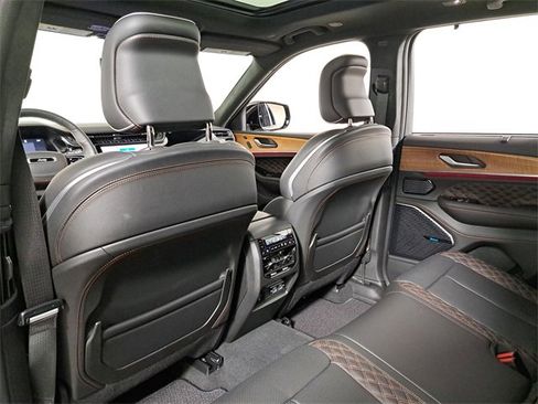 Used 2024 Jeep Grand Cherokee Summit image 11