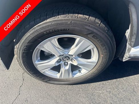 Used 2020 Toyota RAV4 LE w/ Carpet Mat Package AWD/4WD image 12