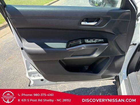 Certified 2024 Nissan Pathfinder SL FWD image 10