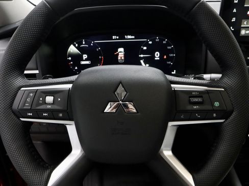 New 2026 Mitsubishi Outlander SE image 21
