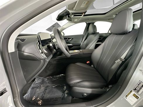 Used 2025 Mercedes-Benz E 350 Sedan image 21