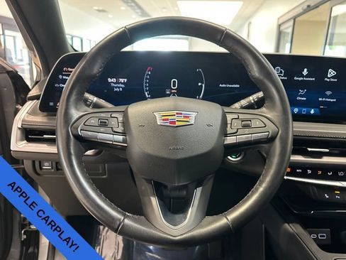 Used 2024 Cadillac XT4 Luxury w/ Cold Weather Package FWD image 18