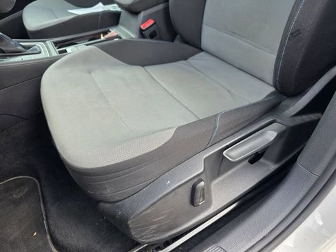 Used 2016 Volkswagen e-Golf SE w/ DC Fast Charging Package FWD image 13