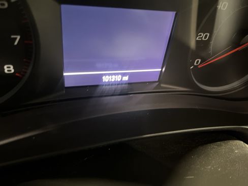 Used 2018 Chevrolet Malibu LT FWD image 25