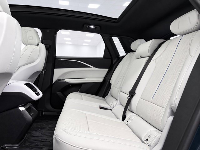 Used 2024 Cadillac Lyriq Luxury w/ LPO, Floor Liner Package AWD/4WD image 20