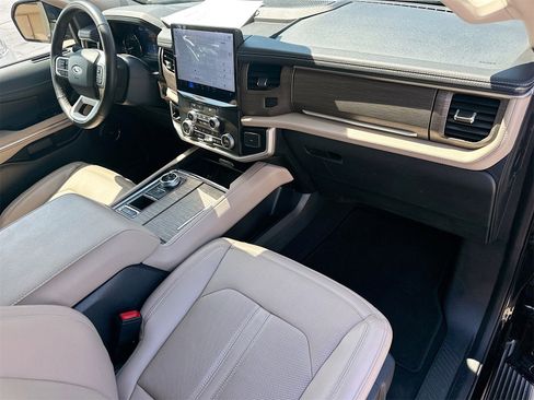 Used 2024 Ford Expedition Limited image 32