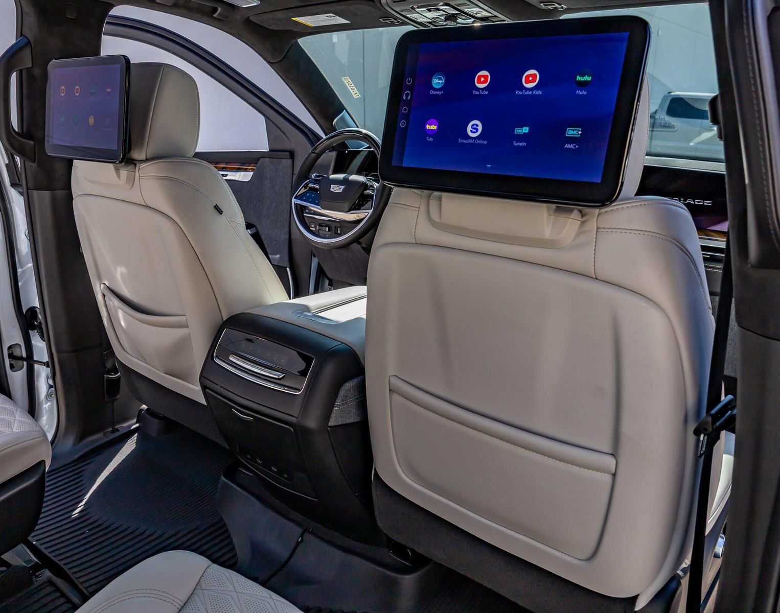 Used 2026 Cadillac Escalade Platinum Sport w/ LPO, Floor Liner Package AWD/4WD image 33
