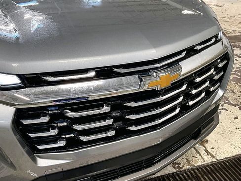 Used 2025 Chevrolet Equinox LT AWD/4WD image 3