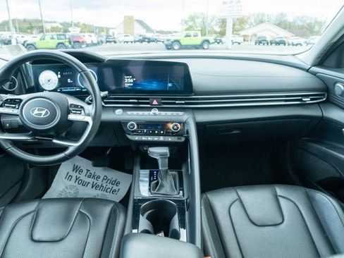 Used 2025 Hyundai Elantra Limited image 29