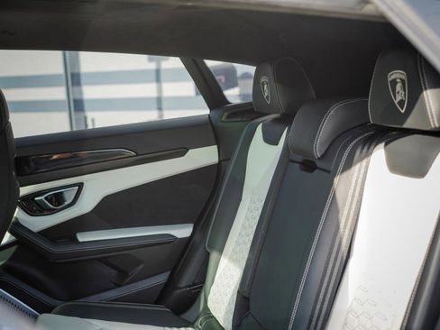 Used 2022 Lamborghini Urus AWD/4WD image 12