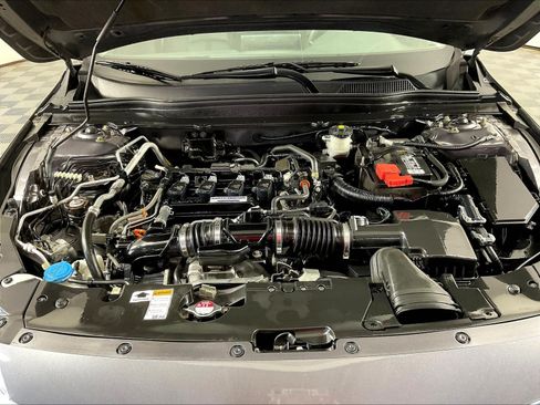 Used 2018 Honda Accord EX image 30