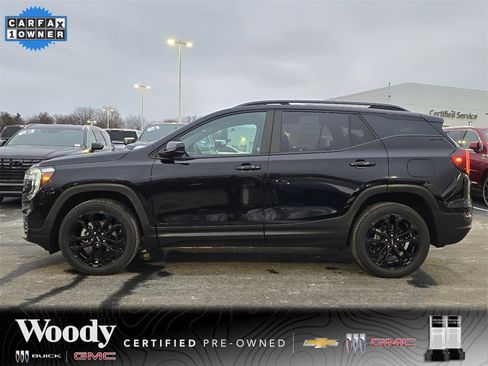 Certified 2022 GMC Terrain SLE w/ Driver Convenience Package image 5