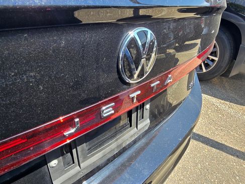 Used 2025 Volkswagen Jetta SE w/ Sunroof Package FWD image 12
