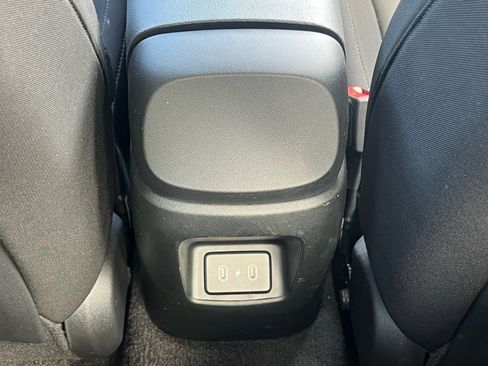 Certified 2025 Hyundai Elantra SEL image 18