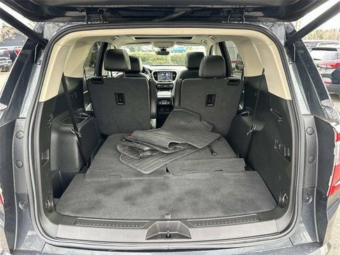 Used 2023 GMC Acadia Denali w/ Denali Technology Package image 15
