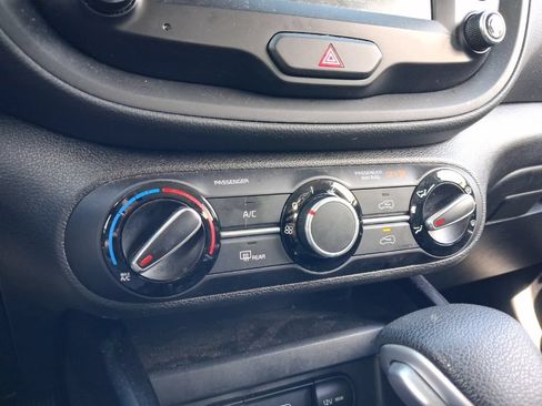 Used 2020 Kia Soul LX FWD image 24