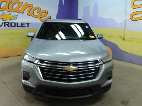 Used 2023 Chevrolet Traverse LT FWD image 3