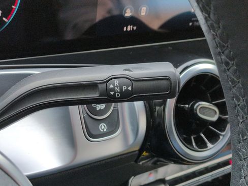 Used 2023 Mercedes-Benz GLB 250 4MATIC w/ Premium Package image 24