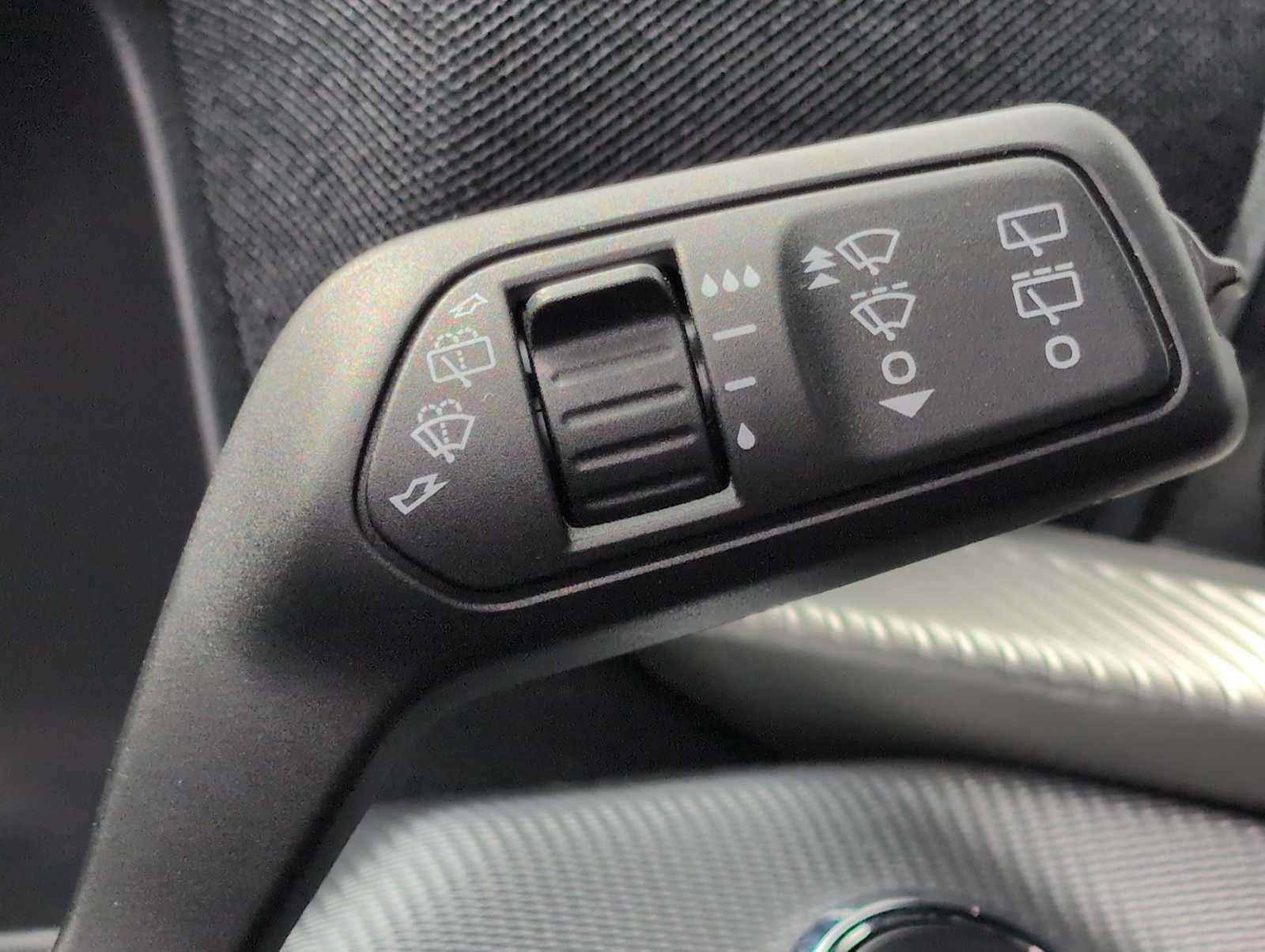 Used 2025 Ford Explorer ST-Line AWD/4WD image 25