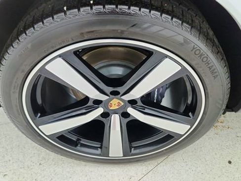 Used 2025 Porsche Cayenne Coupe AWD/4WD image 56