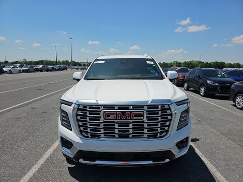 Used 2025 GMC Yukon XL Denali AWD/4WD image 2