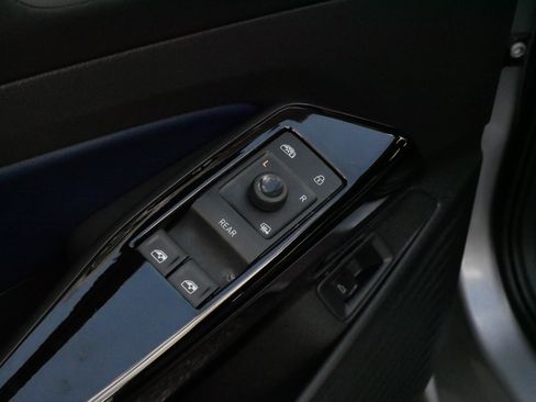 Certified 2025 Volkswagen ID.4 Pro S AWD/4WD image 19