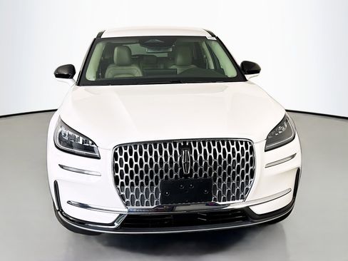 Used 2023 Lincoln Corsair FWD image 2