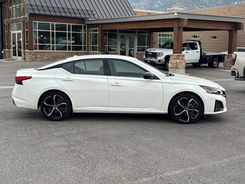 Used 2024 Nissan Altima 2.5 SR FWD image 37