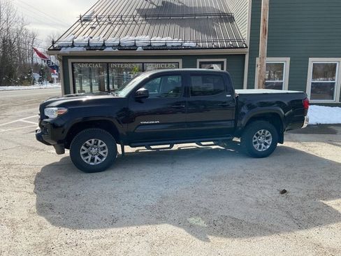 Used 2019 Toyota Tacoma SR5 AWD/4WD image 2