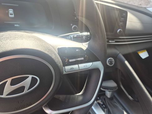 Used 2025 Hyundai Elantra SE w/ Cargo Package image 15
