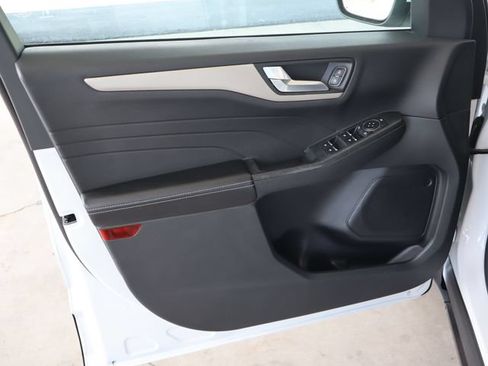 Used 2022 Ford Escape SEL FWD image 17