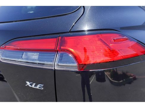Certified 2023 Toyota Corolla Cross XLE FWD image 6