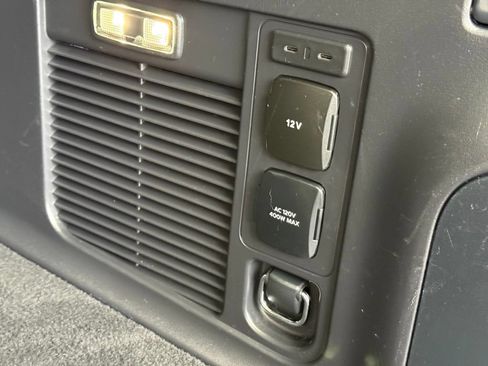 Used 2025 Lincoln Navigator L Reserve AWD/4WD image 9