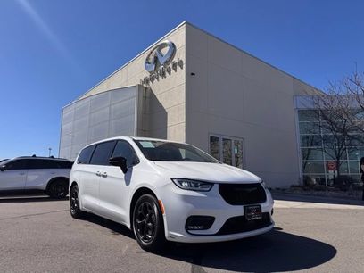 Used 2024 Chrysler Pacifica Limited