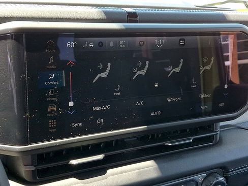 Used 2024 Jeep Wrangler Unlimited Sahara AWD/4WD image 15