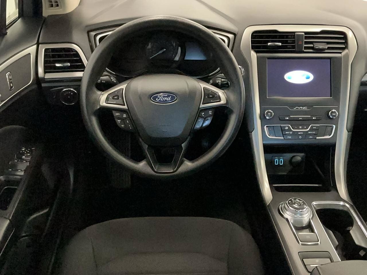 Used 2020 Ford Fusion SE FWD image 16