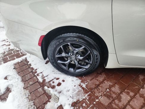 Used 2020 Chrysler Pacifica Touring-L image 16